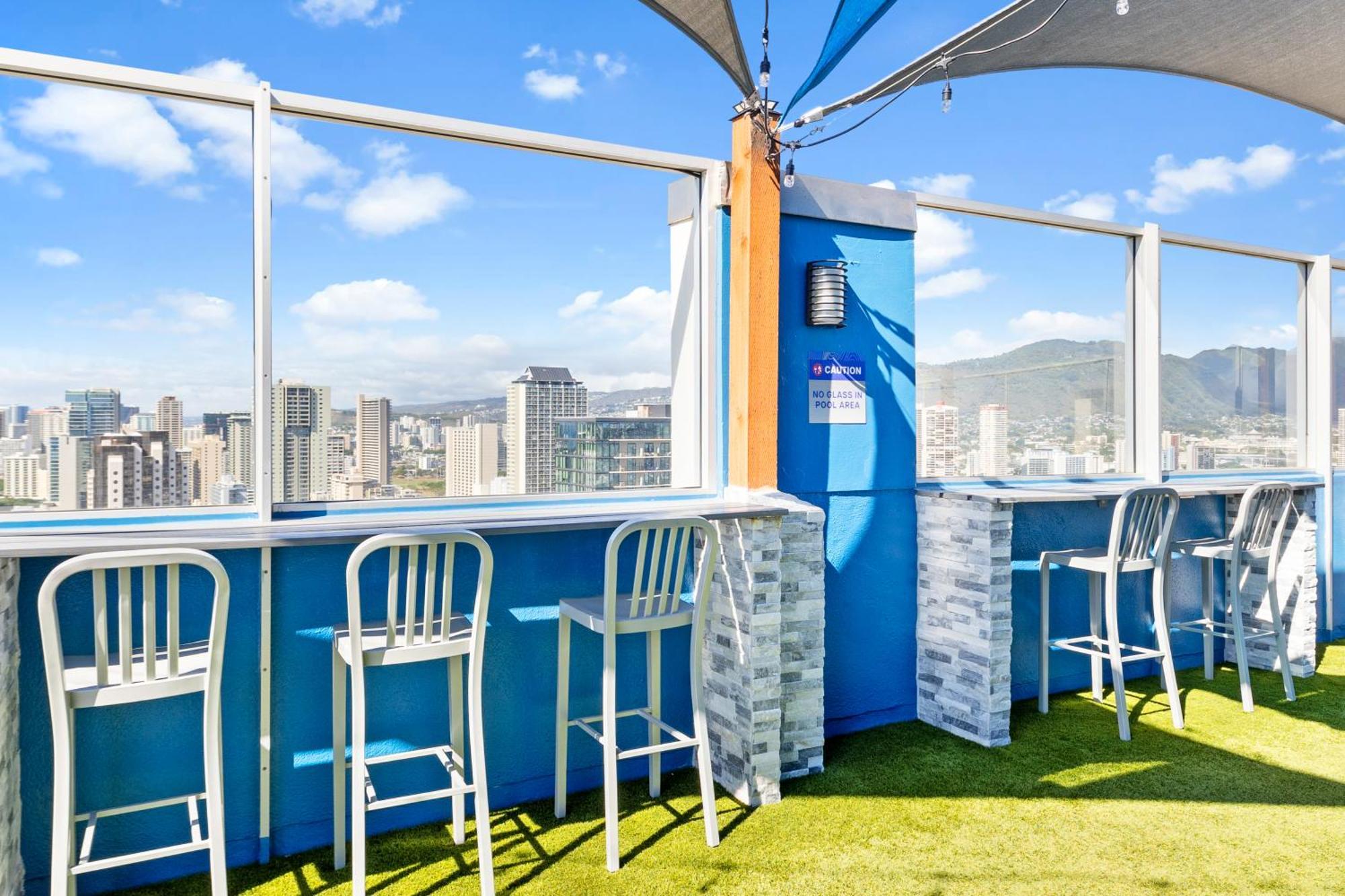 Steps To Waikiki Beach! Newly Renovated With 75" Tv ホノルル エクステリア 写真