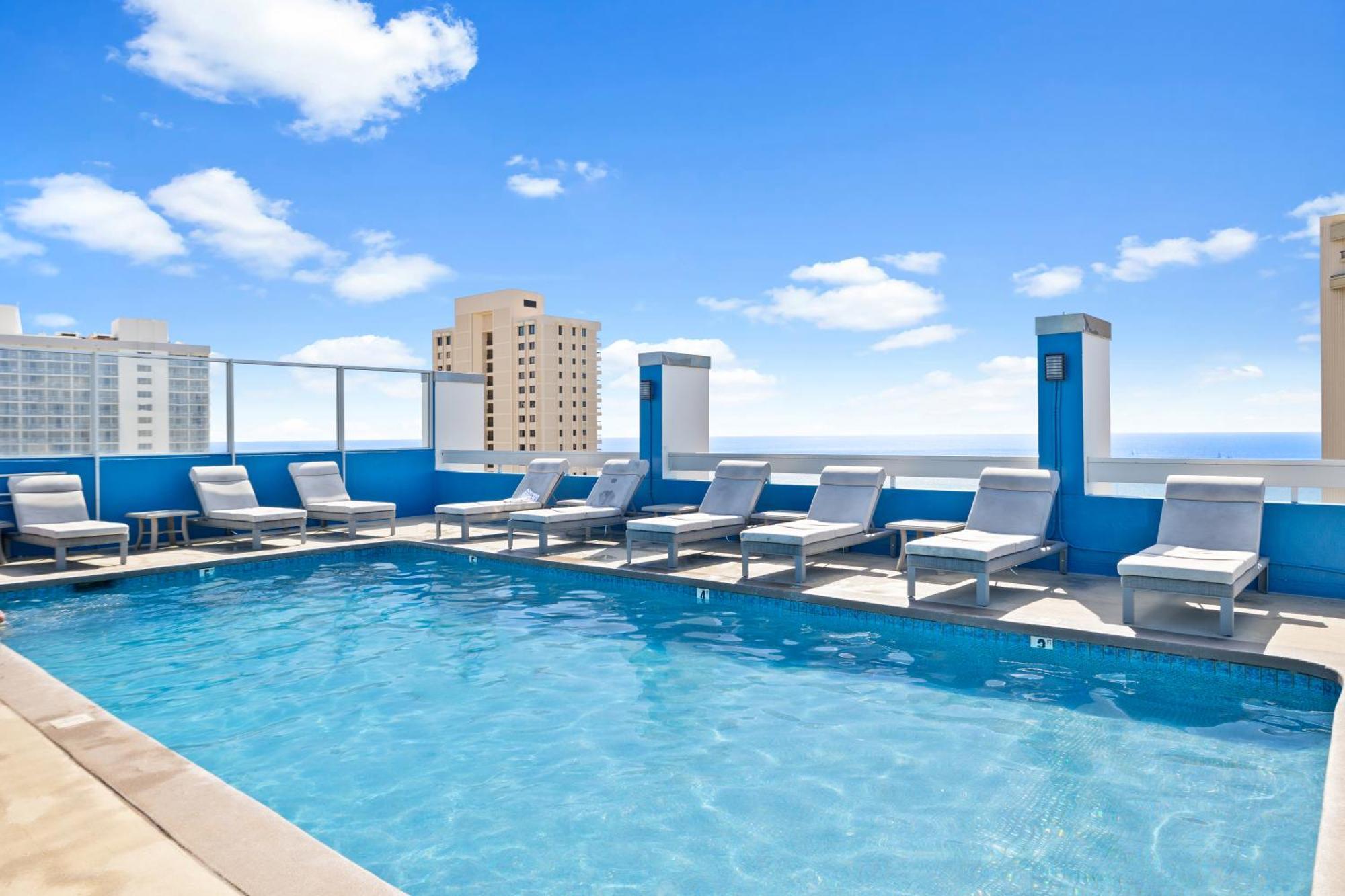 Steps To Waikiki Beach! Newly Renovated With 75" Tv ホノルル エクステリア 写真