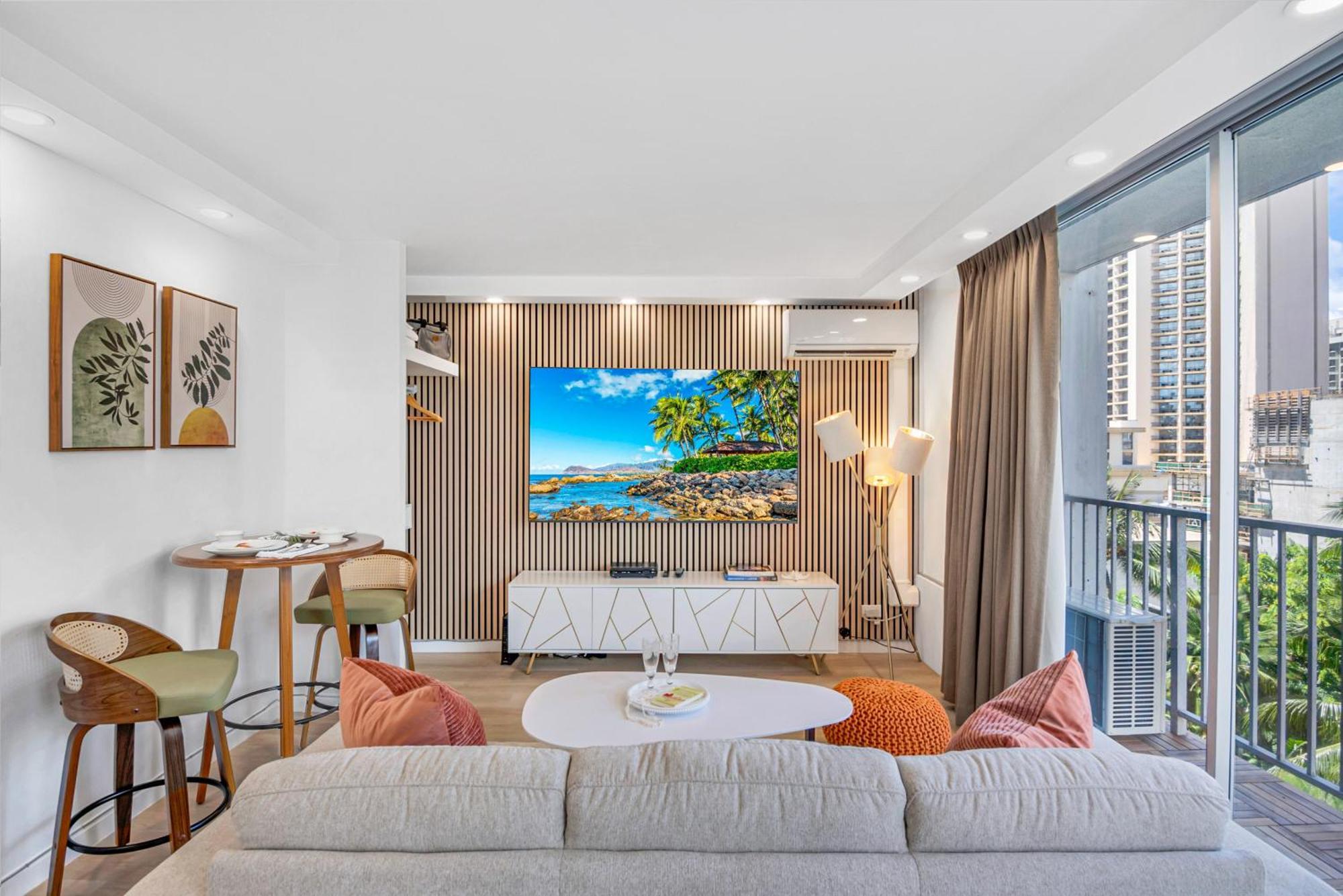 Steps To Waikiki Beach! Newly Renovated With 75" Tv ホノルル エクステリア 写真