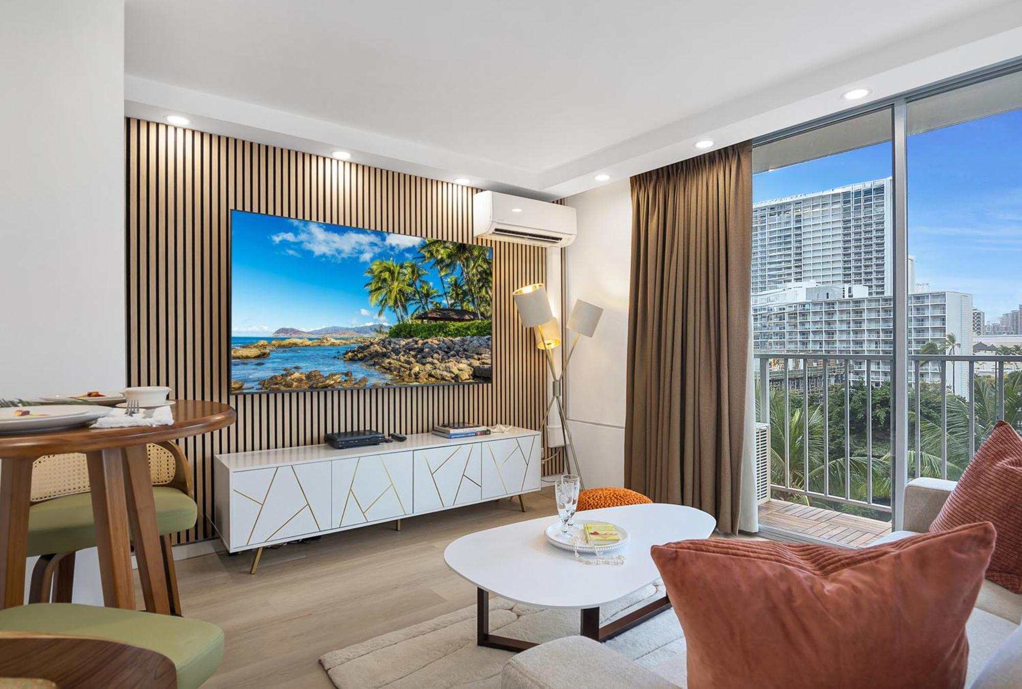 Steps To Waikiki Beach! Newly Renovated With 75" Tv ホノルル エクステリア 写真