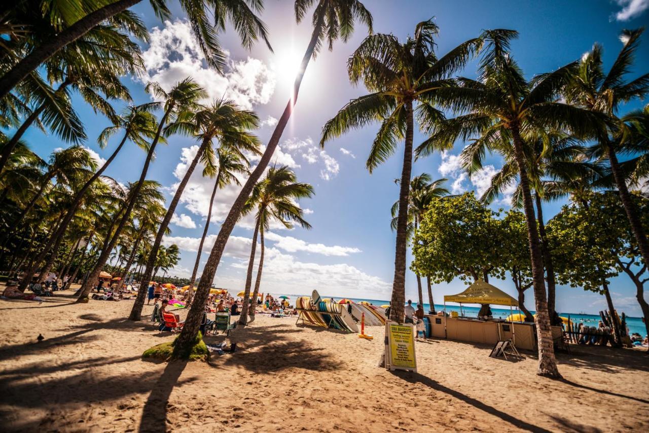 Steps To Waikiki Beach! Newly Renovated With 75" Tv ホノルル エクステリア 写真