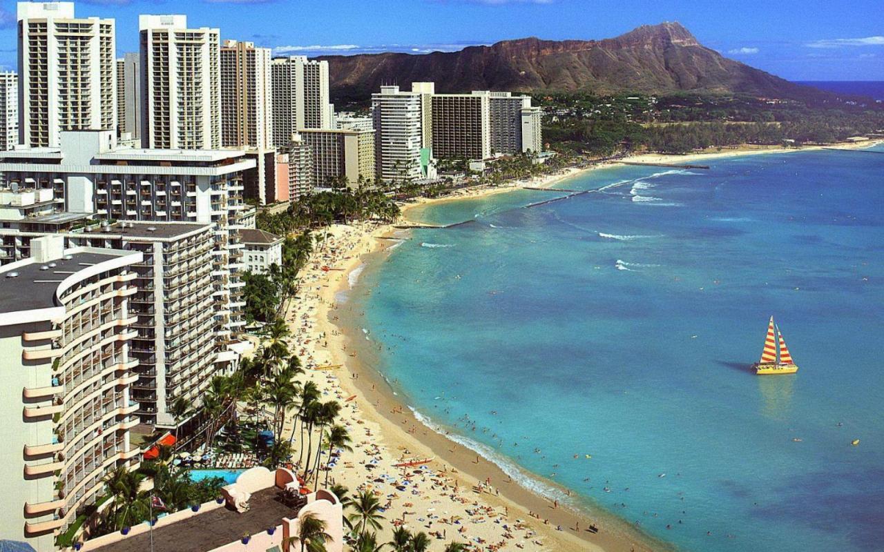 Steps To Waikiki Beach! Newly Renovated With 75" Tv ホノルル エクステリア 写真